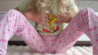 BIG SQUIRT CUM! skinny school girl small tits masturbate fingering pussy